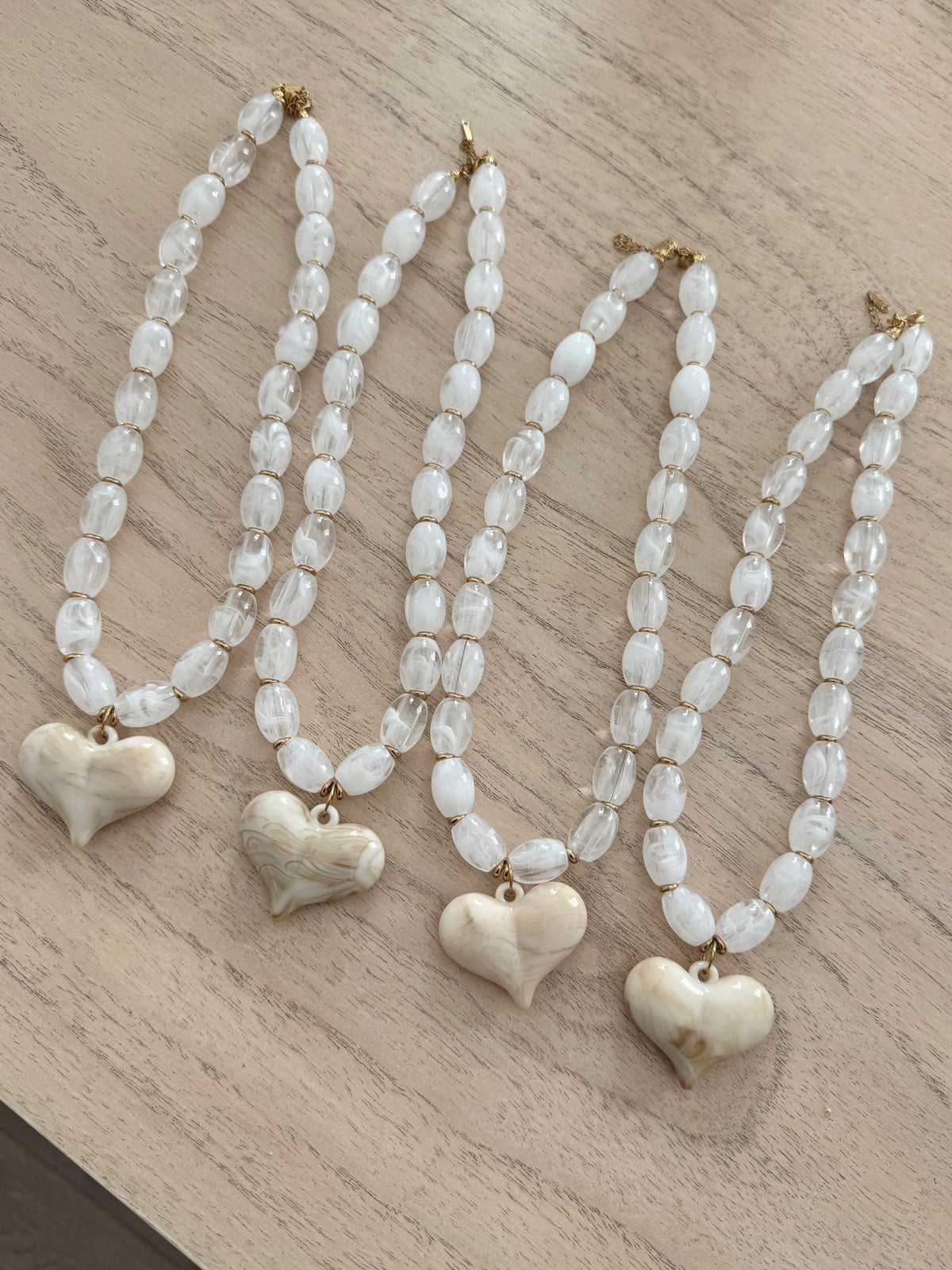 WHITE HANNAH NECKLACE